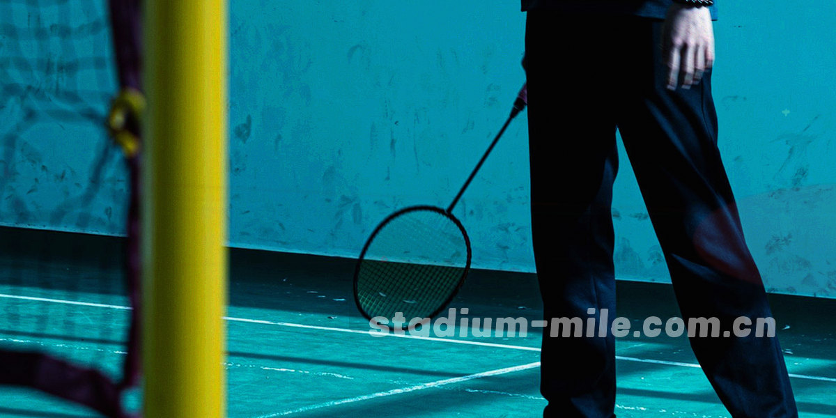 深蓝背景上细线数据流与节点连接的抽象纹理